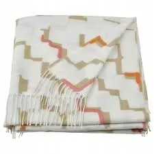 ikea-olivspinnmal-pled-120x160-kremowy-koc-z-fredzlami