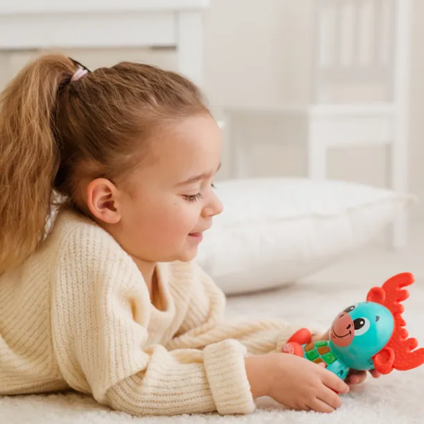 interaktywny-bystry-los-dumel-material-plastik