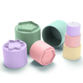 kubeczki-babeczki-do-zabawy-z-piaskiem-i-woda-pastelowe-7-el-dantoy