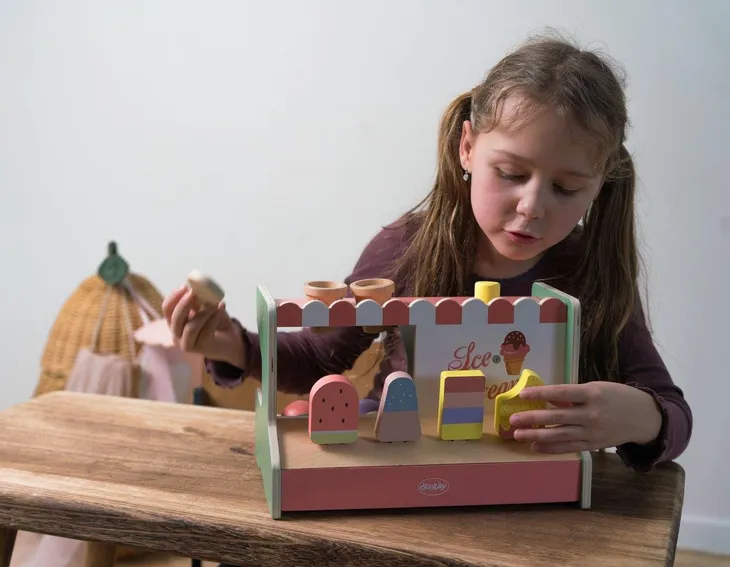 lada-z-lodami-dantoy-bohater-brak