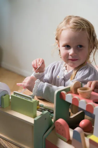 lada-z-lodami-dantoy-material-drewno