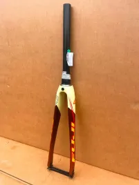 lekki-widelec-carbonowy-fuji-fc330-carbon-tapered-qr-hamulec-szczekowy