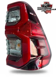lampa-oryginalna-prawa-tylna-oswietlenie-tyl-toyota-hilux-2015