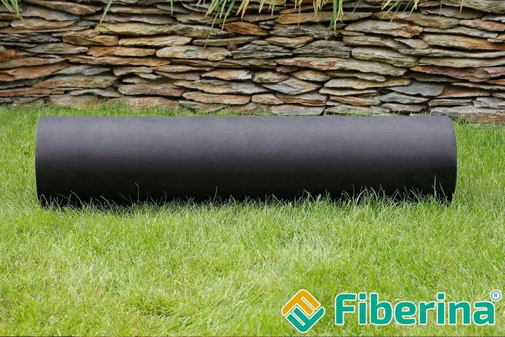 agrowloknina-na-chwasty-11x20-m-50g-czarna-mata-sciolkujaca-antychwastowa-producent-fiberina