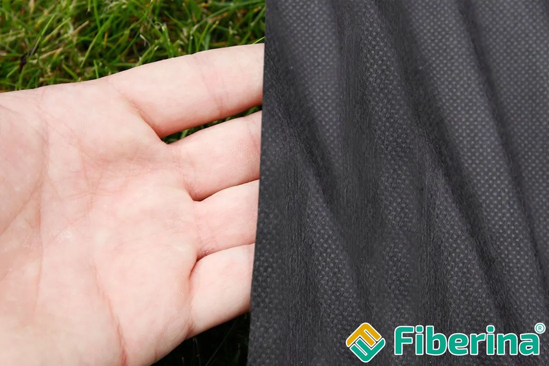 agrowloknina-na-chwasty-11x20-m-50g-czarna-mata-sciolkujaca-antychwastowa