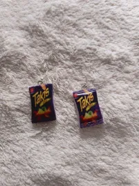 kolczyki-chipsy-takis