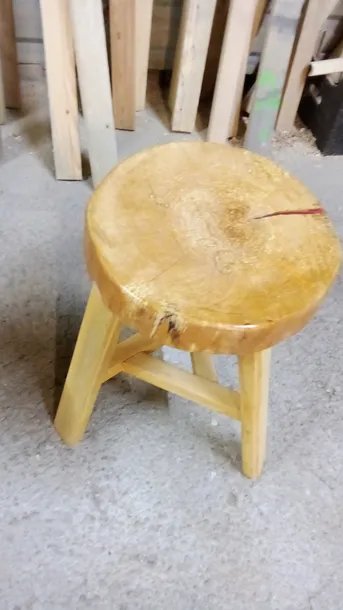 taboret-stan-nowy-material-drewno