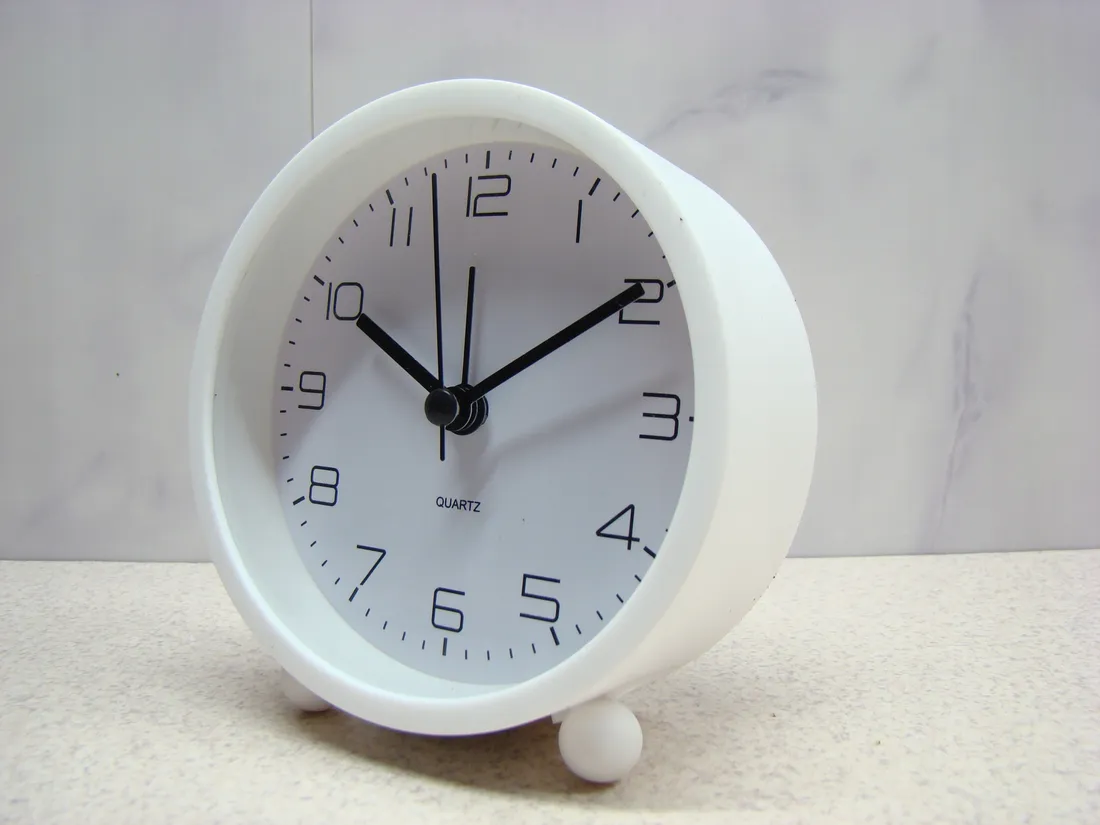zegar-budzik-action-bialy-95cm