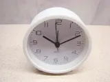 zegar-budzik-action-bialy-95cm-material-dominujacy-tworzywo-sztuczne