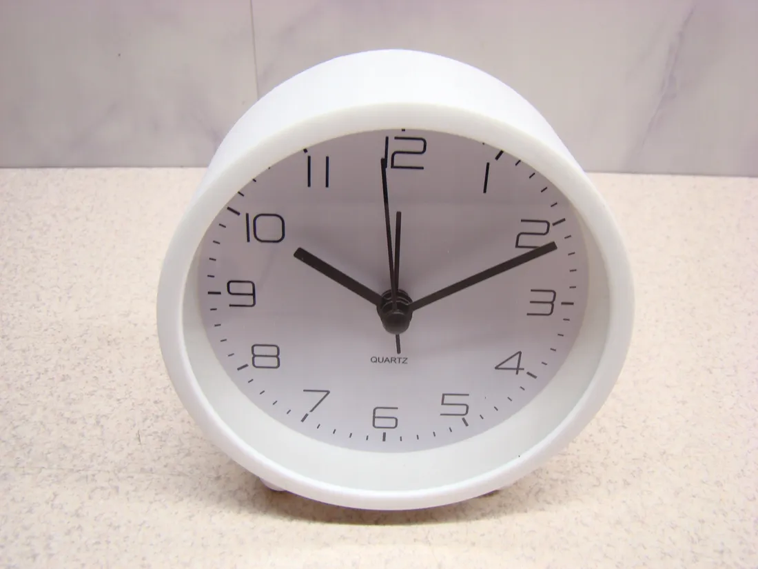 zegar-budzik-action-bialy-95cm