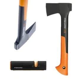 siekiera-fiskars-z-ostrzalka-ciesielska-x7-xs-do-lupania-drewna