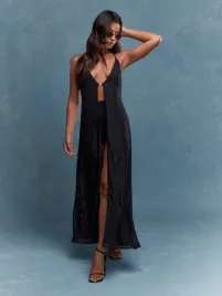 missguided-czarna-blyszczaca-sukienka-maxi-na-ramiaczkach-xs-91331