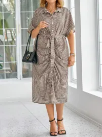 shein-wzorzysta-marszczona-sukienka-koszulowa-midi-z-paskiem-xxl-15563
