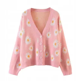 sweter-damski-rozowy-w-kwiaty-pastelowy-z-guzikami