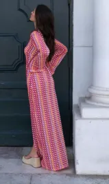 sukienka-plazowa-maxi-haftowana-na-lato-kolorowa