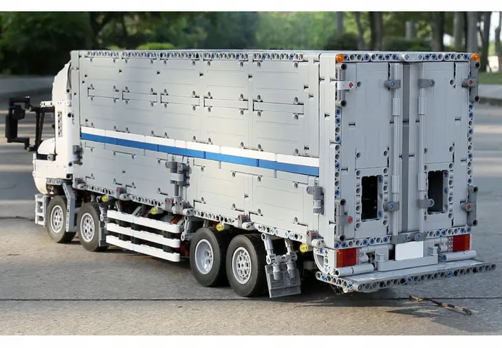 mould-king-technic-motorized-wing-body-truck-set