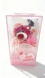 uroczy-bukiet-prezentowy-w-pudelku-z-maskotka-kwiatami-best-wishes-prezent