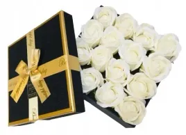 box-pachnace-biale-roze-mydlane-gotowy-prezent-upominek-urodziny-slub-kwiat