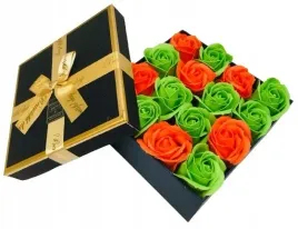 flower-box-pachnace-roze-mydlane-gotowy-prezent-upominek-urodziny-imieniny