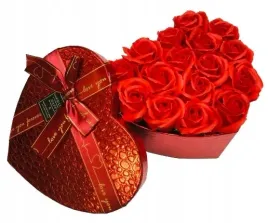 flower-box-serce-czerwona-roza-mydlane-kwiaty-pachnace-prezent-mamy-dzien