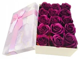 prezent-na-dzien-mamy-flower-box-pudelko-kwiaty-mydlane-roza-bukiet