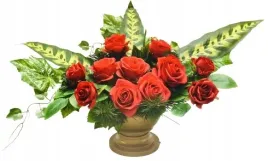 stroik-na-cmentarz-duzy-z-kwiatami-roze-czerwone-na-dzien-mamy-bukiet-grob