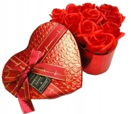 walentynki-upominek-dla-kobiet-ukochanej-flower-box-mydlane-pachnace-kwiaty