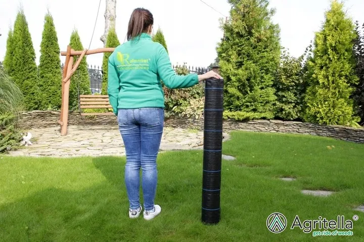 agrotkanina-32x10m-z-otworami-90g-7-rzedow-czarna-uv-pod-truskawki-ogorki