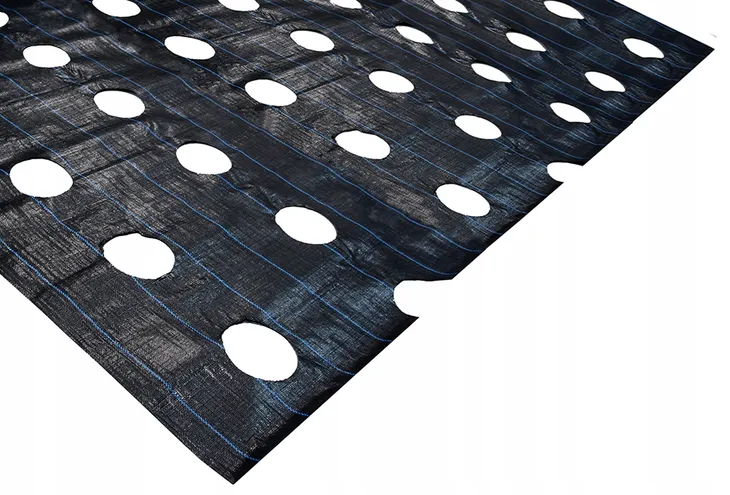 agrotkanina-32x10m-z-otworami-90g-7-rzedow-czarna-uv-pod-truskawki-ogorki-typ-agrotkanina