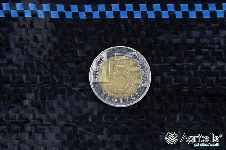 agrotkanina-32x10m-z-otworami-90g-7-rzedow-czarna-uv-pod-truskawki-ogorki-stan-nowy-rodzaj-sciolkujaca-przeciw-chwastom