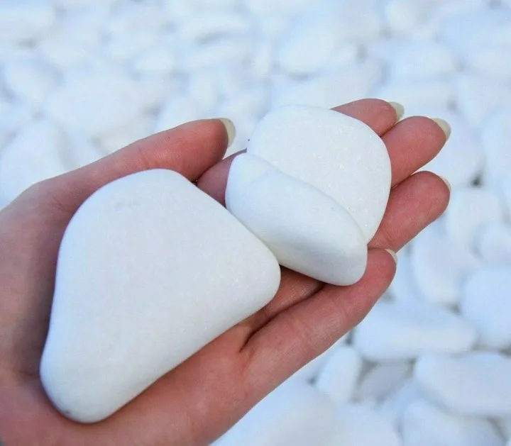 otoczak-bialy-kamien-thassos-biale-otoczaki-do-ogrodu-i-doniczek-10-kg