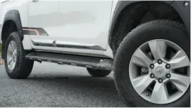 listwy-boczne-ochronno-stylizacyjne-ochrona-drzwi-toyota-hilux-2015-dc