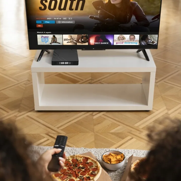 smart-tv-box-3d-android-13-wifi-bluetooth-odtwarzacz-4k-pilot-kabel