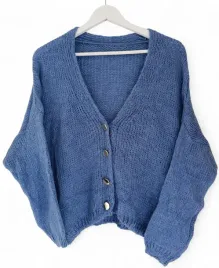 kardigan-rozpinany-niebieski-ze-zlotymi-guzikami-oversize-cozy