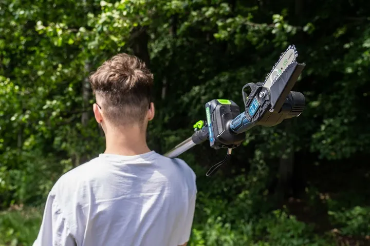 wysiegnik-pily-przedluzka-pilarki-galeziowki-regulacja-dlugosci-stan-nowy-zasilanie-akumulatorowe