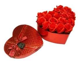 czerwone-roze-mydlane-w-pudelku-prezent-urodziny-upominek-walentynki-box