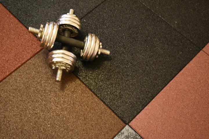 zabezpieczenie-pod-sprzet-silownia-podloga-fitness-50x50x2cm-czarna-marka-multifach