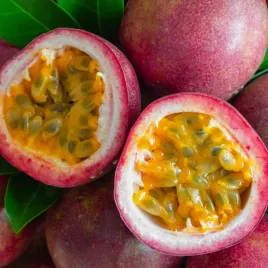 meczennica-jadalna-soczyste-owoce-passiflora-edulis-f-flavicarpa-nasiona