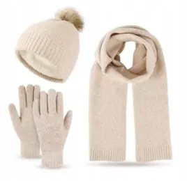 komplet-czapka-ocieplana-pompon-szalik-rekawiczki-dotykowe-do-telefonu