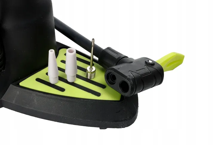 pompka-reczna-slupkowa-z-cisnieniomierzem-max-11-bar-160-psi-marka-carmotion