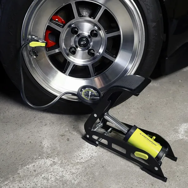 pompka-nozna-jednotlokowa-z-analogowym-cisnieniomierzem-max-11-bar-160-p-kod-producenta-83501-stan-nowy