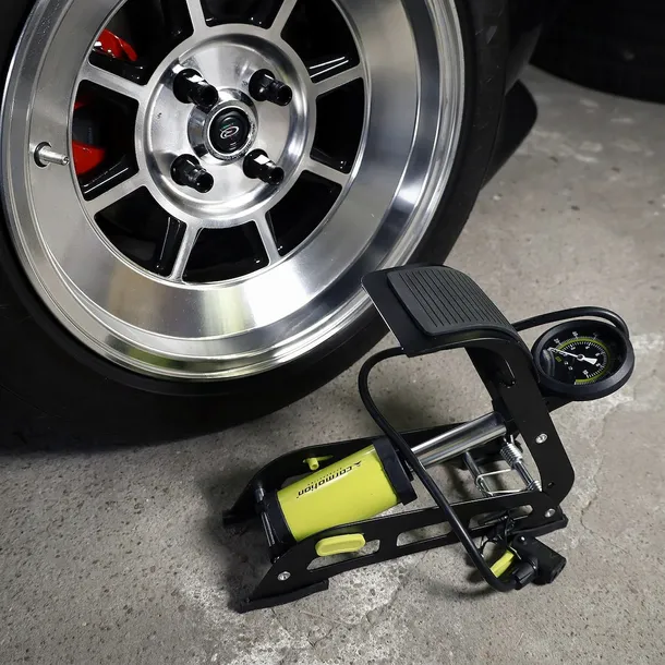 pompka-nozna-jednotlokowa-z-analogowym-cisnieniomierzem-max-11-bar-160-p-kod-producenta-83501-marka-quick-brake