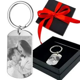 brelok-metalowy-ze-zdjeciem-grawer-prezent-na-urodziny-dzien-chlopaka