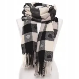 szal-cieply-z-fredzlami-w-krate-z-serduszkami-elegancki-modny-moraj