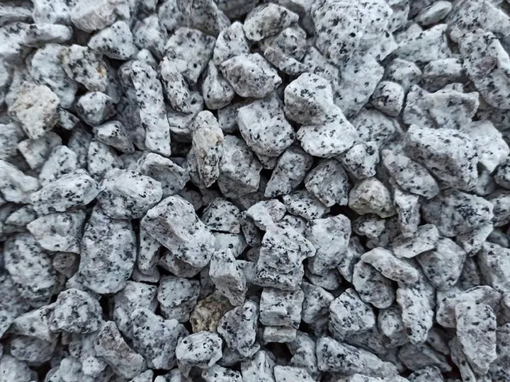 grys-granitowy-dalmatynczyk-16-22mm-kamienie-ogrodowe-ozdobne-20kg