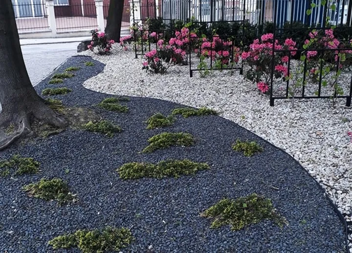 grys-czarny-kamien-bazalt-ozdobny-do-ogrodu-8-16mm-wyselekcjonowany