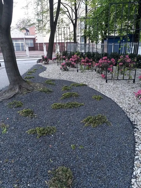 grys-czarny-kamien-bazalt-ozdobny-do-ogrodu-8-16mm-wyselekcjonowany-waga-1-kg