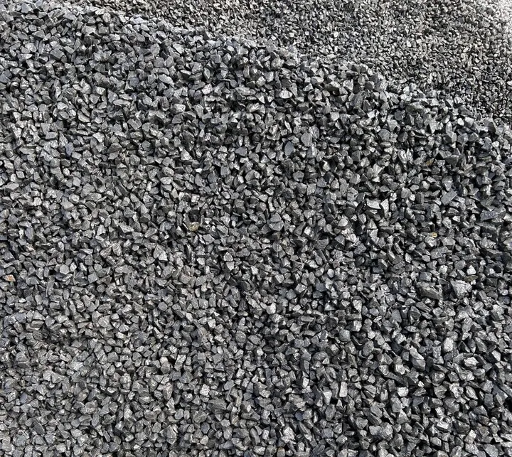 grys-czarny-kamien-bazalt-ozdobny-do-ogrodu-8-16mm-wyselekcjonowany