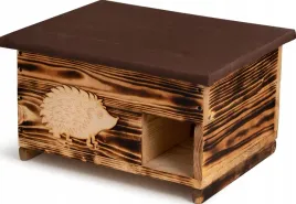 drewniany-domek-dom-dla-jeza-jezy-budka-legowisko-schronienie