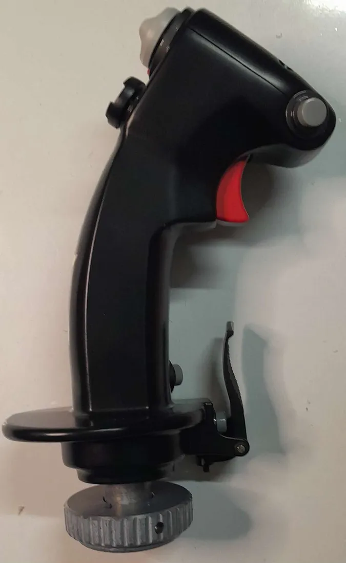 joystick-thrustmaster-hotas-warthog-flight-stick